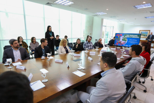 O governador Carlos Massa Ratinho Junior participa nesta quinta-feira (10)  de reunião
 da com produtores e representantres da Shopee